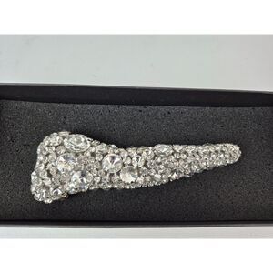Area Crystal Brooch